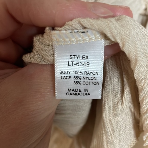 Zenana size XL Cream Color Lacey Strappy Builtin Bra Feminine Sexy Flowy top - Picture 10 of 11